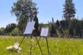 Kryžių kalno spalvos nugulė į jaunųjų menininkų drobes