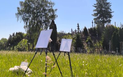 Kryžių kalno spalvos nugulė į jaunųjų menininkų drobes