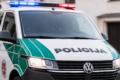 Šiauliuose susidūrė BMW ir į iškvietimą vykęs policijos automobilis – nukentėjo pareigūnas