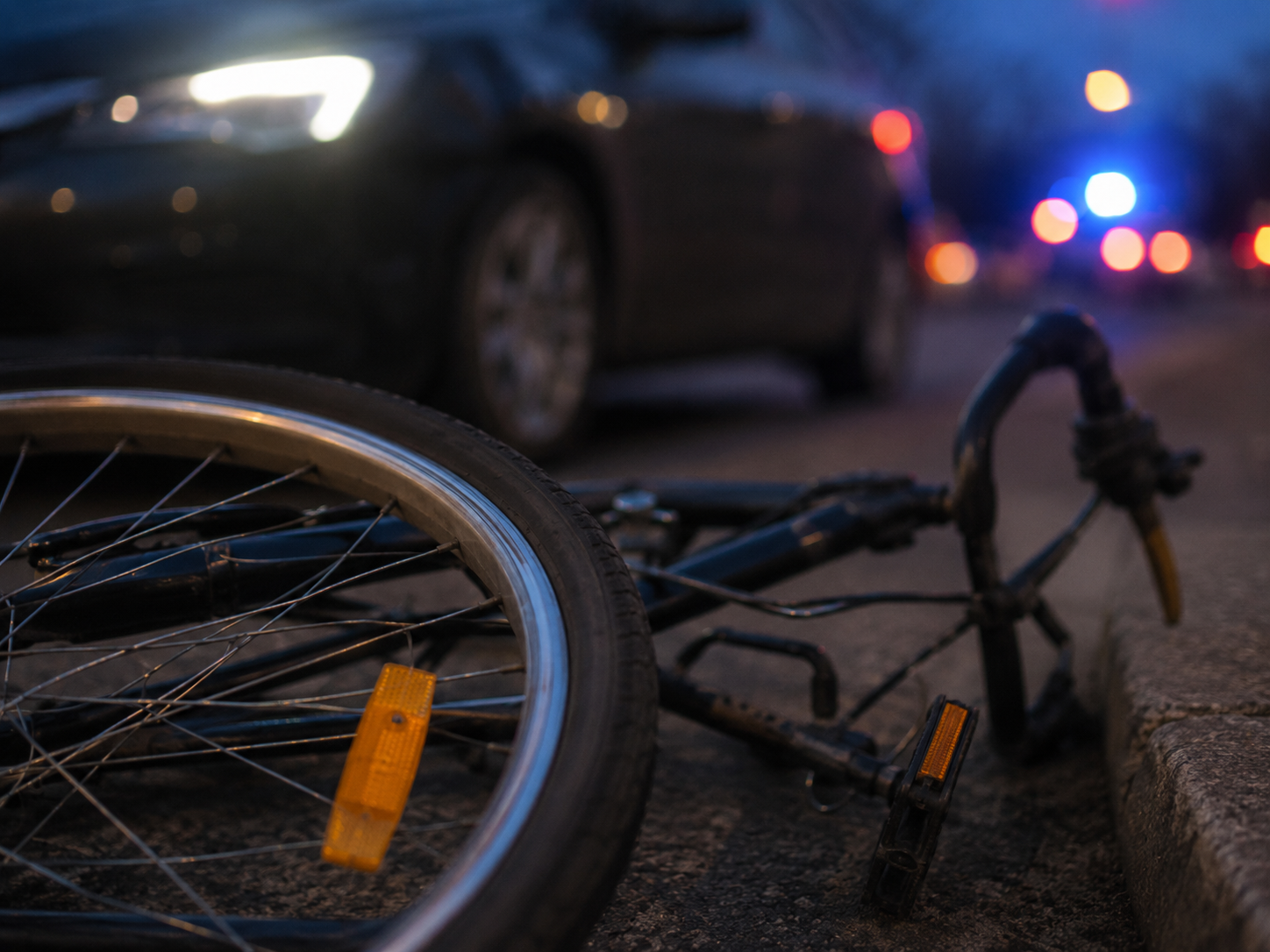 Šiauliuose automobilis susidūrė su dviratininke: moteris gydoma ligoninėje