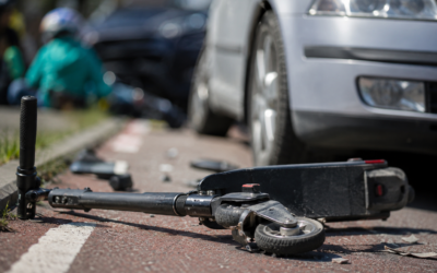 Šiauliuose automobilis partrenkė paspirtuku važiavusius vaikus – abu atsidūrė ligoninėje