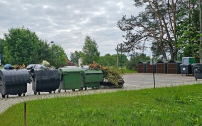 Bazilionuose – gyventojų pasipiktinimas dėl atliekų prie kapinių