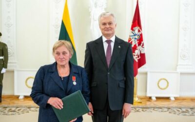 Prezidento apdovanojimas – Šiaulių rajono šeimai: pagerbta penkis vaikus užauginusi Gendrūta Vileikienė