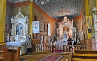 Bazilionų bažnyčioje – bendrystės kupinas sekmadienis: pirmosios naujojo klebono Mišios subūrė miestelio žmones