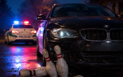 Šiauliuose girta BMW vairuotoja sumanė pažaisti „automobilių boulingą” – apdaužė tris automobilius