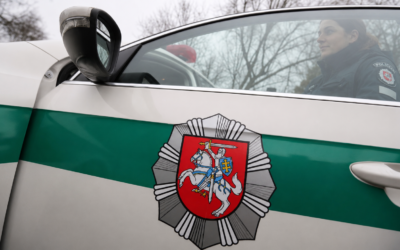 Kelmės rajone girta moteris sužalojo policijos pareigūnę, užpuolikei nustatytas 2,62 promilės girtumas