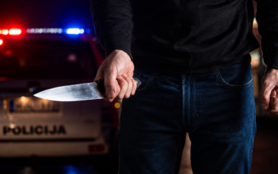 Kelmės rajone peiliais policijos pareigūnus puolęs vyras paspruko