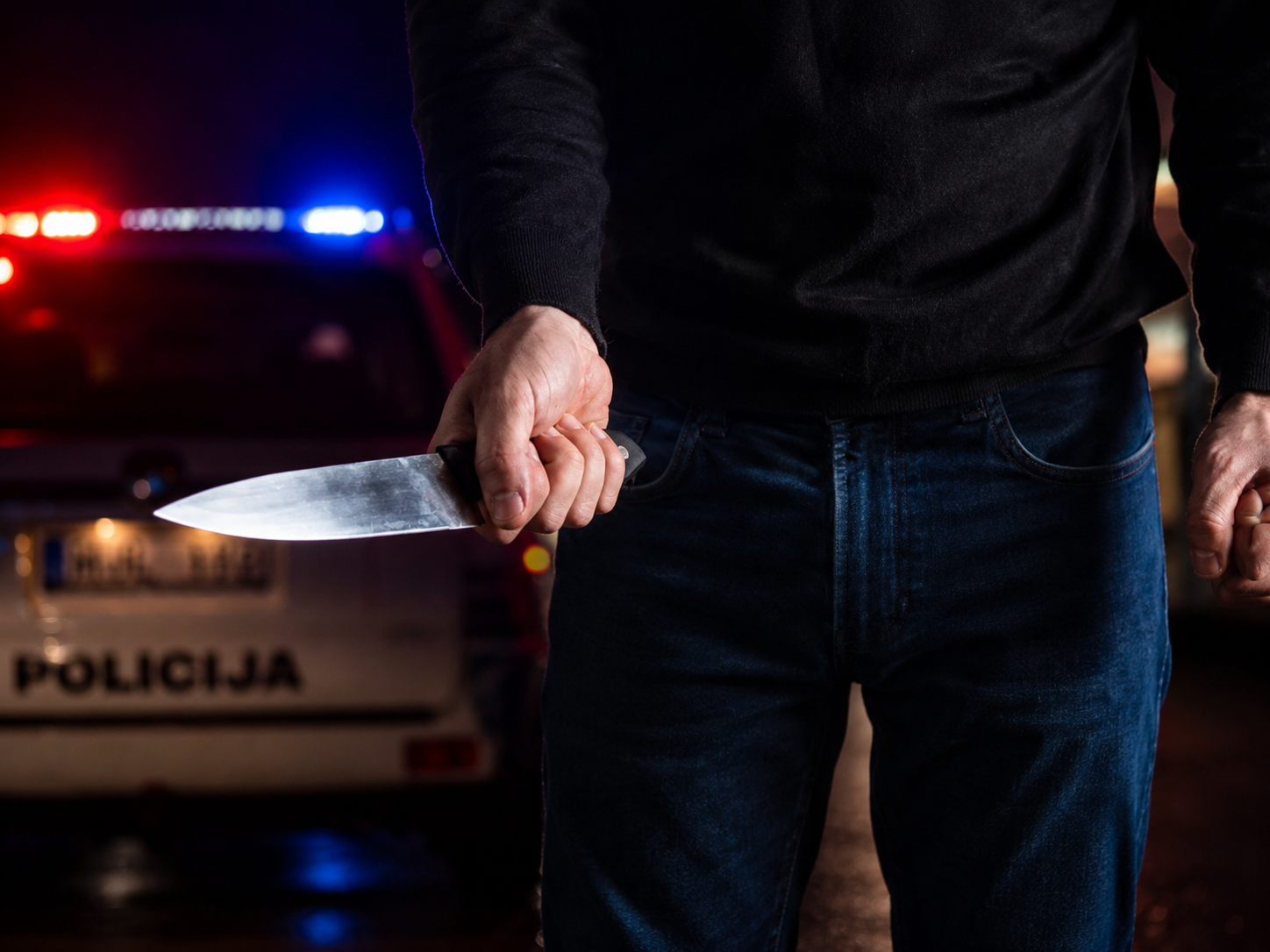 Kelmės rajone peiliais policijos pareigūnus puolęs vyras paspruko
