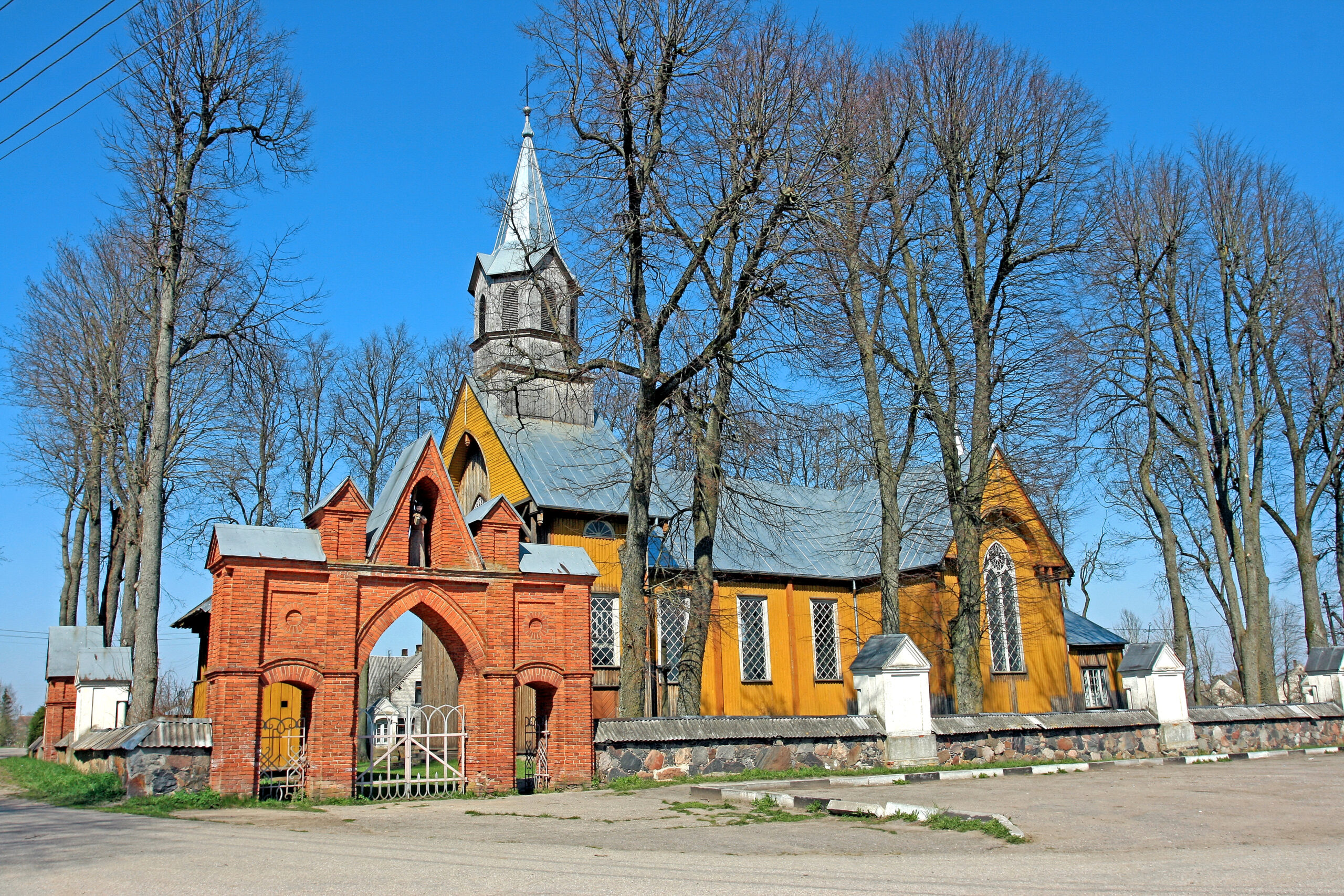 RAUDĖNAI KVIEČIA Į VASAROS PALYDĖTUVES – LAUKIA MUZIKA, ATLAIDAI IR PRAMOGOS