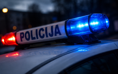 NERAMUS PENKTADIENIS ŠIAULIŲ RAJONE: SMURTAS, IŠDAUŽTAS LANGAS IR DU SUKČIAVIMAI