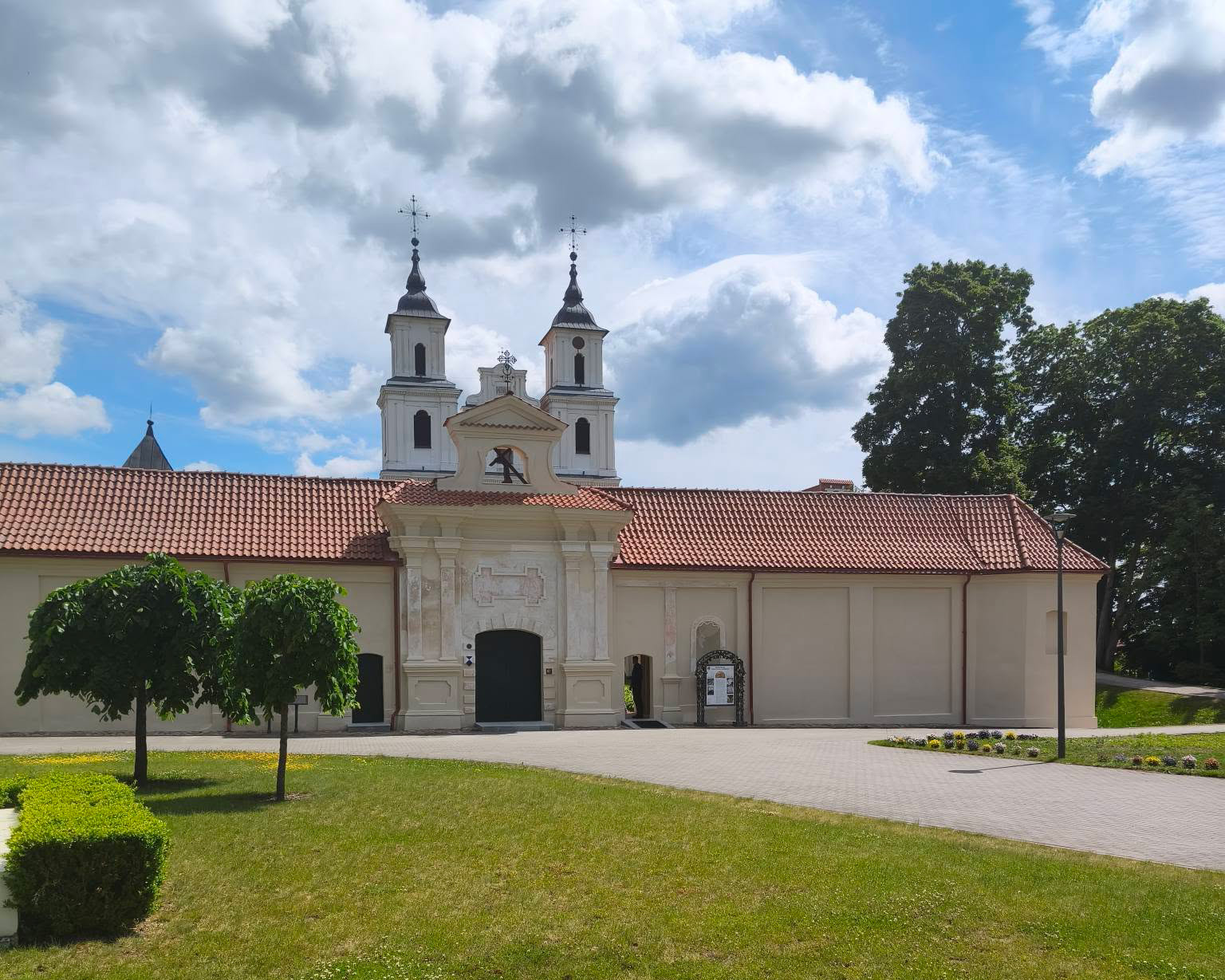 PLANAS SEKMADIENIUI – Į TYTUVĖNUS: DIENĄ PAŽINTIS SU DVARU, POPIETĘ – SPEKTAKLIS VISAI ŠEIMAI