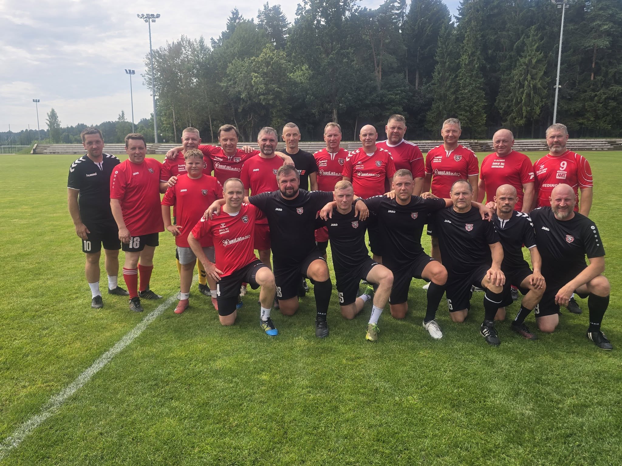 KURŠĖNUOSE FUTBOLAS SUJUNGĖ KARTAS: PAGERBTI MIESTO VARDĄ GARSINĘ „VENTOS“ VETERANAI