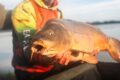 KARPIŲ ŽŪKLĖS VARŽYBAS „SAJO ANGLERS CUP 2026“ UŽKLUPO STICHIJA: PALAPINĖS LŪŽO, STOVYKLA NUNIOKOTA, BET VARŽYBOS TĘSIASI
