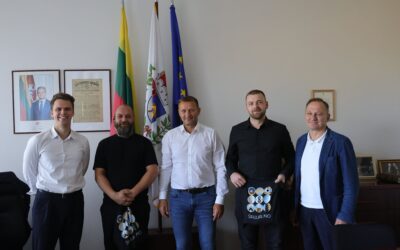 KAI MIESTUI REIKĖJO PAGALBOS, JIE NELAUKĖ: DU ŠIAULIEČIAI PO AUDROS TVARKĖ MIESTĄ IKI RYTO