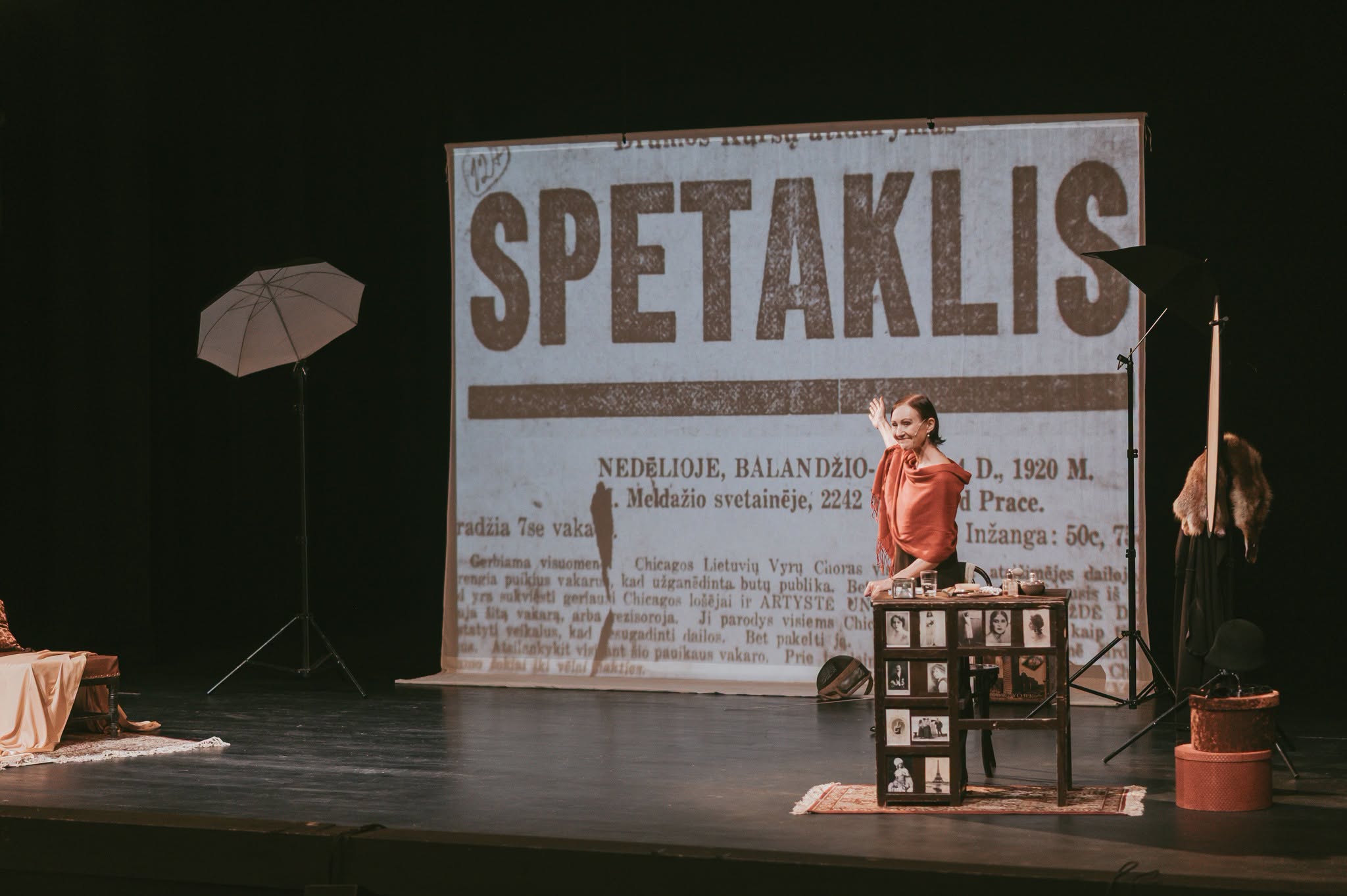 KURŠĖNUOSE – PILNA SALĖ IR GAUSŪS APLODISMENTAI: „UNĖ“ ŽIŪROVUS NUKĖLĖ Į NEPAPRASTĄ GYVENIMO ISTORIJĄ