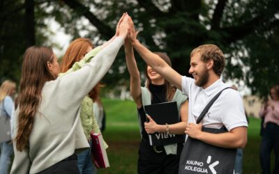 NUO LABORATORIJOS IKI DARBO RINKOS: KODĖL VERTA RINKTIS KOSMETOLOGIJOS IR DANTŲ TECHNOLOGIJOS STUDIJAS KAUNO KOLEGIJOJE?