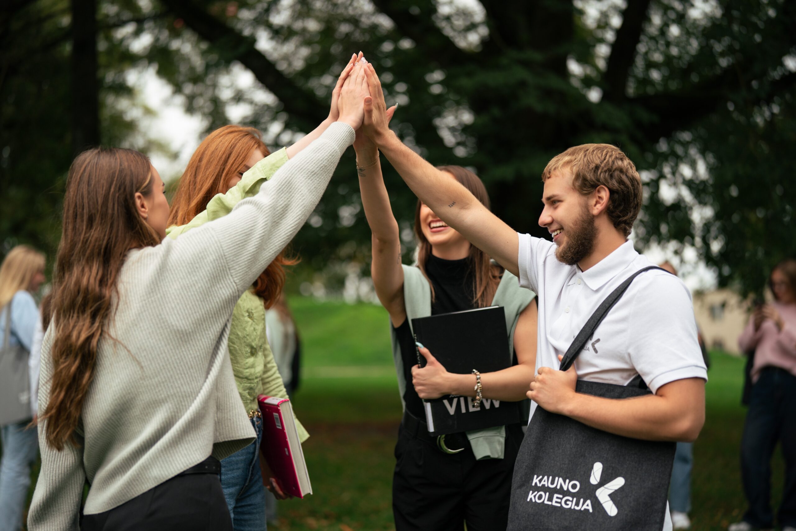 NUO LABORATORIJOS IKI DARBO RINKOS: KODĖL VERTA RINKTIS KOSMETOLOGIJOS IR DANTŲ TECHNOLOGIJOS STUDIJAS KAUNO KOLEGIJOJE?