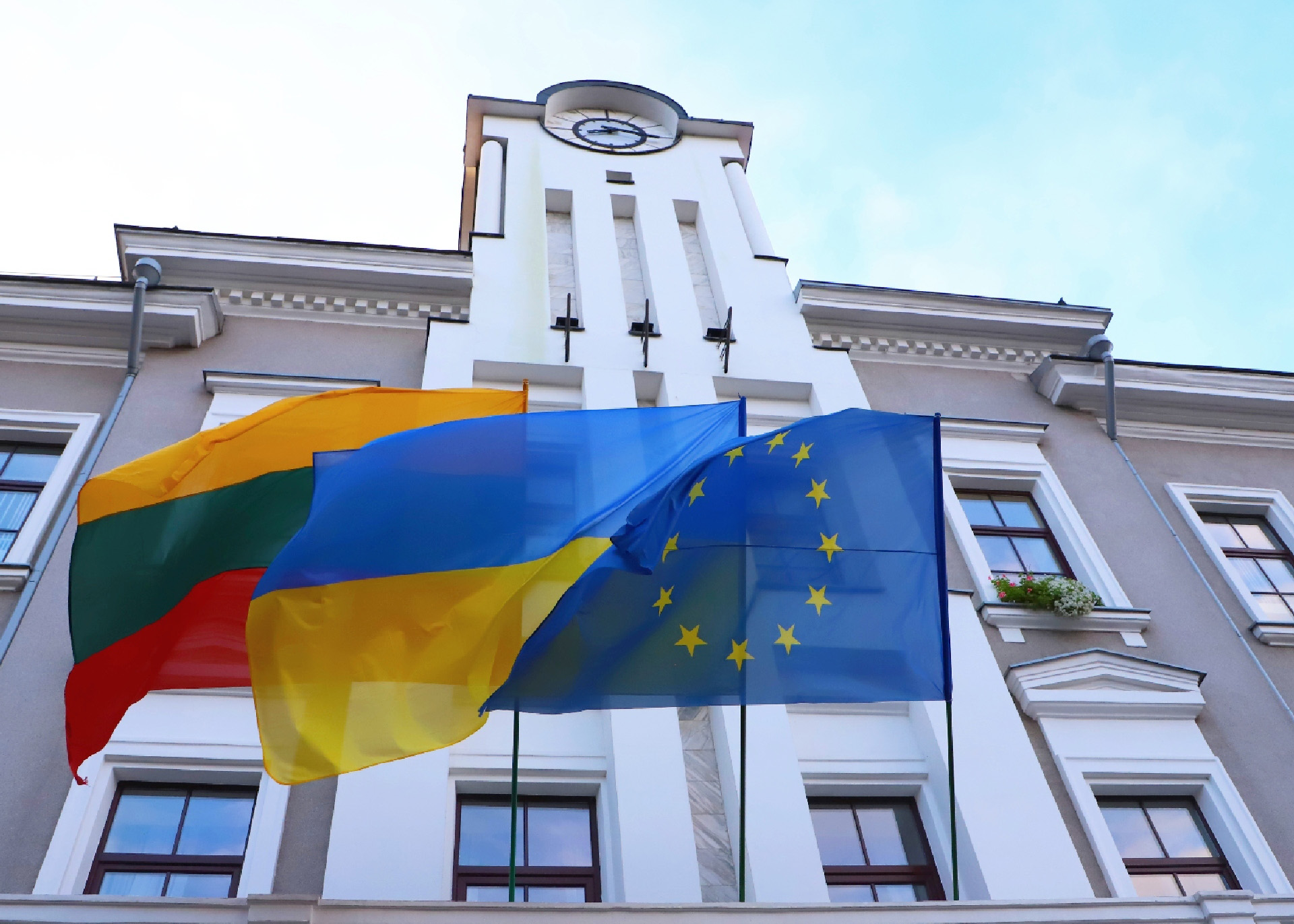 ŠIAULIŲ MIESTO SAVIVALDYBĖ IEŠKO DVIEJŲ SPECIALISTŲ: ATLYGINIMAI – IKI BEVEIK 2,8 TŪKST. EURŲ