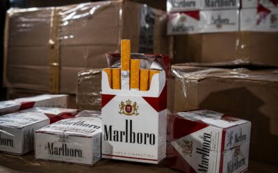 ŠIAULIUOSE – SOLIDUS CIGAREČIŲ LAIMIKIS: IŠ DVIEJŲ AUTOMOBILIŲ PAIMTA 6,5 TŪKST. PAKELIŲ