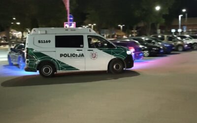 KURŠĖNŲ ŽOLINĖS VAKARĄ – DRAMA PRIE VENTOS: IKI KAKLO DUMBLE ĮKLIMPUSĮ VYRĄ NUO TILTO PASTEBĖJO VAIKAI