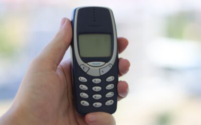 26 METAI, O JI VIS DAR VEIKIA – LIETUVOS ŽMONĖS TEBENAUDOJA LEGENDINIUS „NOKIA 3310“