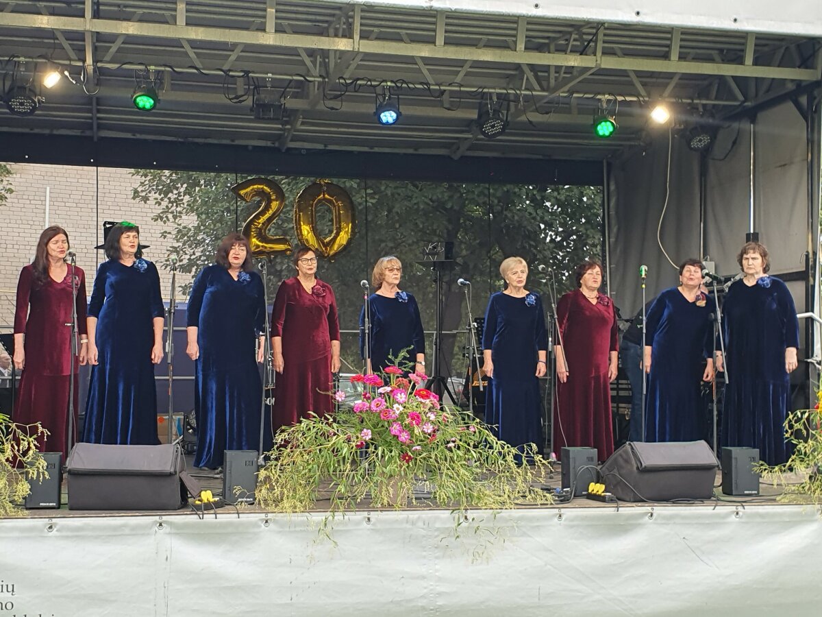RYTOJ ŠIAULIŲ RAJONE – DVI VASAROS PALYDĖTUVIŲ ŠVENTĖS: AUKŠTELKĖJE – MUZIKA IR RUDENS GĖRYBĖS, PALIESIUOSE – ŽALIOJI VAKARIENĖ