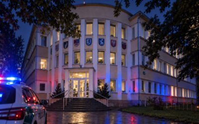 Naktį išdaužtas Šiaulių rajono savivaldybės langas: įtariamoji atsidūrė ligoninėje