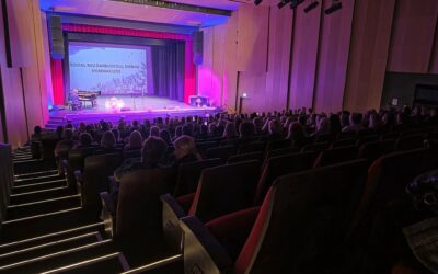 Kuršėnuose pagerbta socialinio darbo bendruomenė: padėkos, nominacijos ir Linos Rastokaitės koncertas
