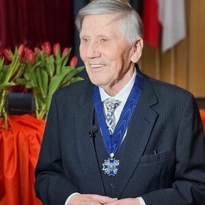 Šiaulių rajono garbės pilietis Algimantas Sėjūnas su Garbės piliečio regalijomis.
