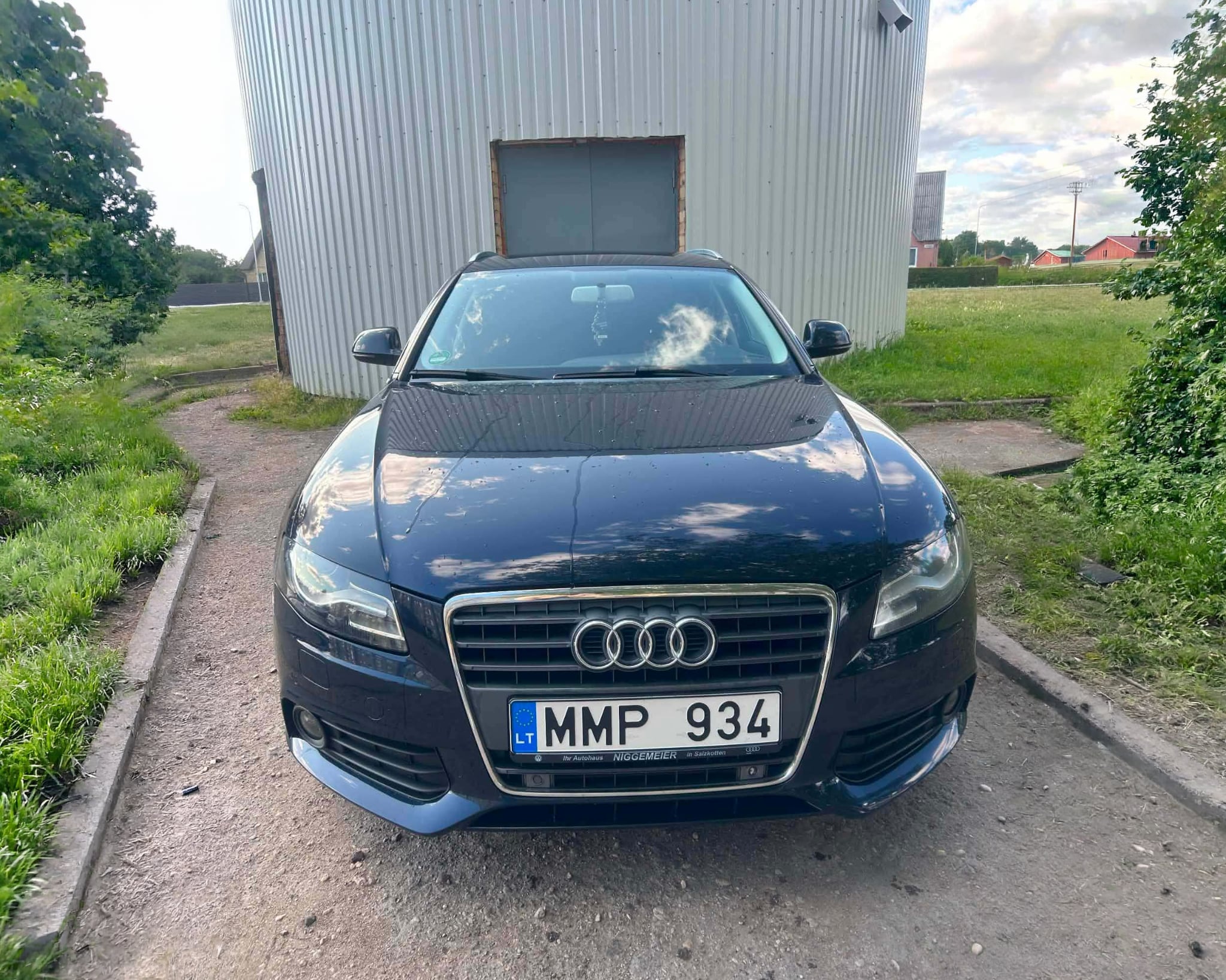 KURŠĖNUOSE PAVOGTAS „AUDI A4“: SOCIALINIUOSE TINKLUOSE PLINTA PRAŠYMAS PADĖTI SURASTI AUTOMOBILĮ
