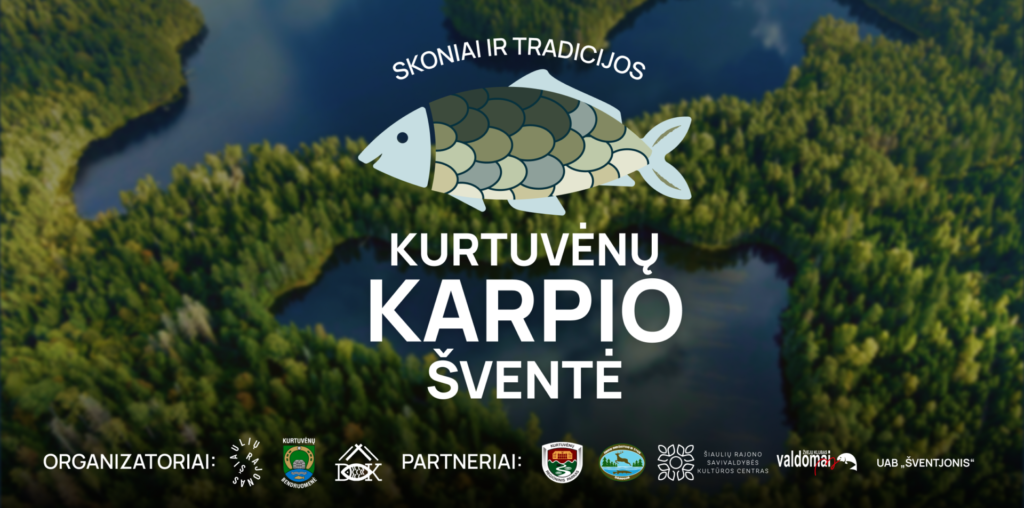 Kurtuvėnų karpio šventės plakatas su stilizuotu karpiu ir Kurtuvėnų tvenkinių vaizdu iš paukščio skrydžio. Renginys vyks rugsėjo 26 dieną.