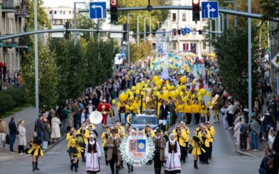 Žmonių jūra užliejo Šiaulių gatves: jubiliejinis miesto gimtadienis įsibėgėjo