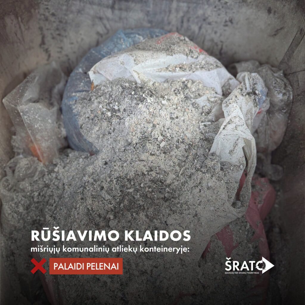 Palaidi pelenai mišriųjų komunalinių atliekų konteineryje – netinkamo atliekų rūšiavimo pavyzdys.