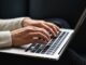 Paauglių verbavimas internete: ekspertė įspėja, kad pavojus gali prasidėti nuo paprastos draugystės
